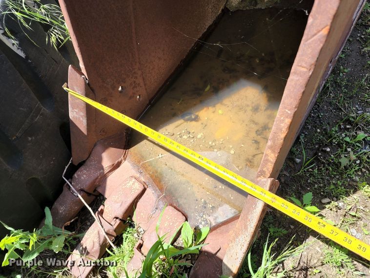 image for item DL6556 Esco  excavator bucket