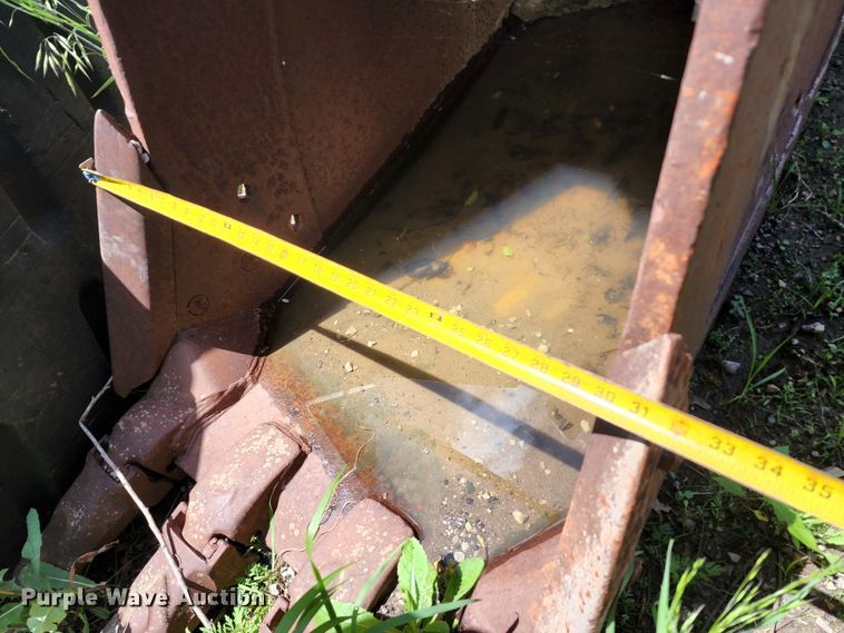 image for item DL6556 Esco  excavator bucket