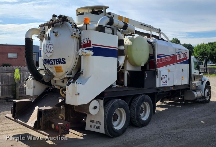 image for item DL6559 2015 International DuraStar 4400  hydrovac truck
