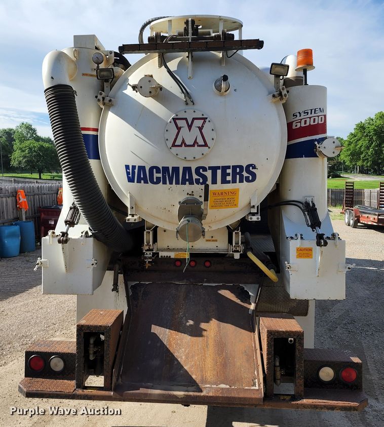 image for item DL6559 2015 International DuraStar 4400  hydrovac truck