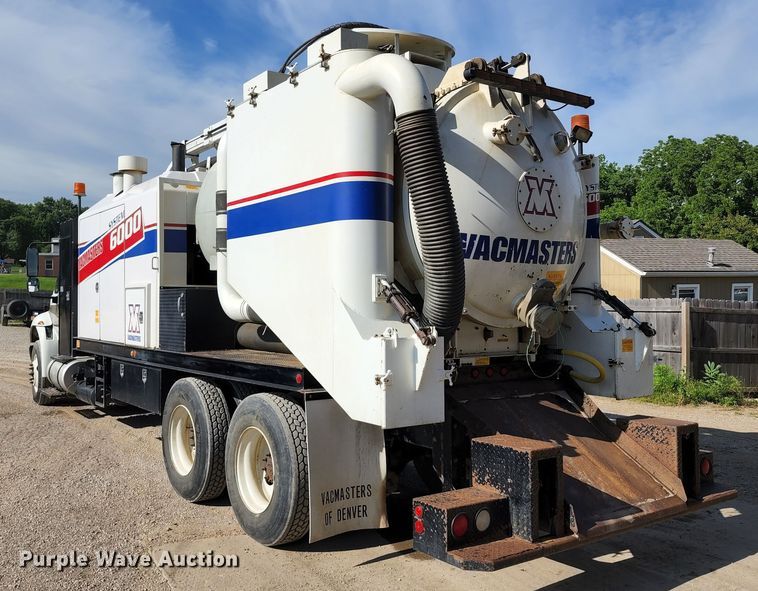 image for item DL6559 2015 International DuraStar 4400  hydrovac truck