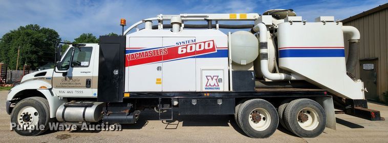 image for item DL6559 2015 International DuraStar 4400  hydrovac truck