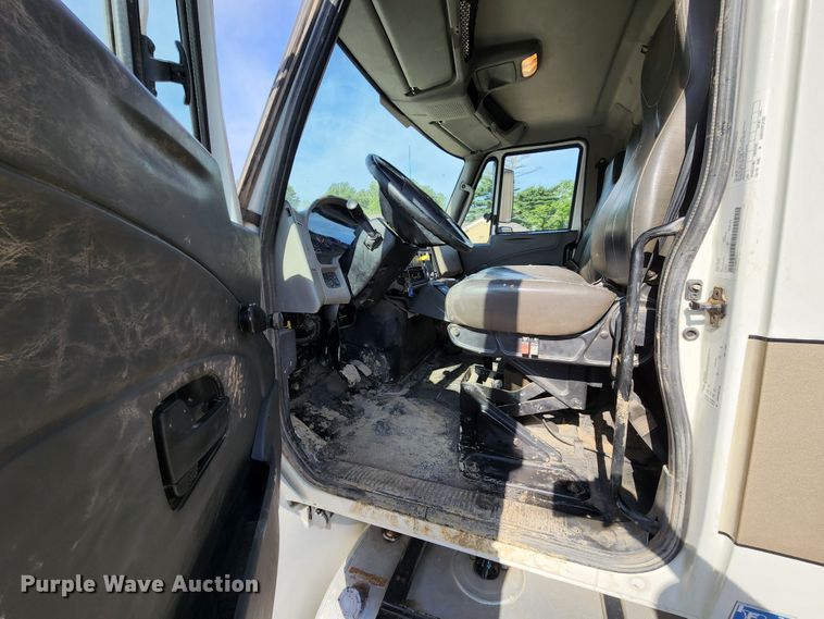 image for item DL6559 2015 International DuraStar 4400  hydrovac truck