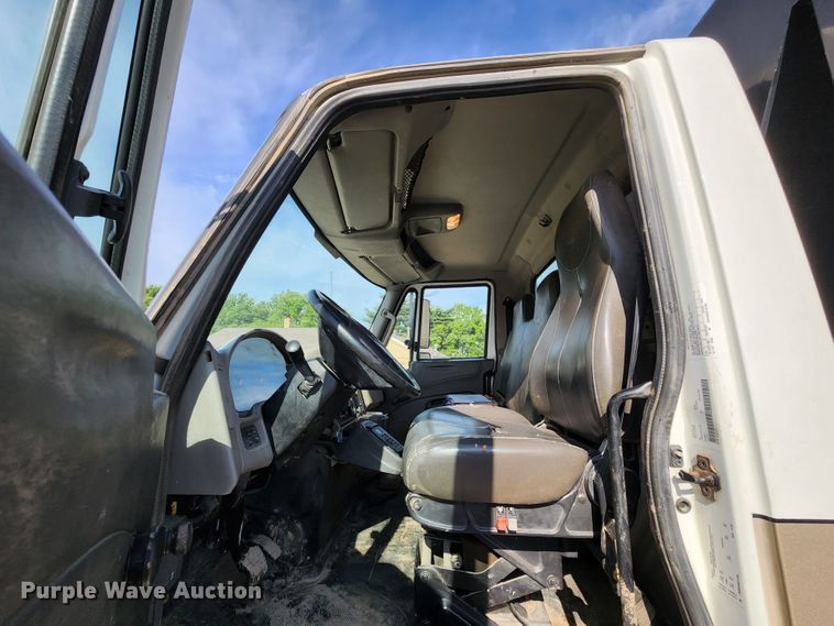 image for item DL6559 2015 International DuraStar 4400  hydrovac truck