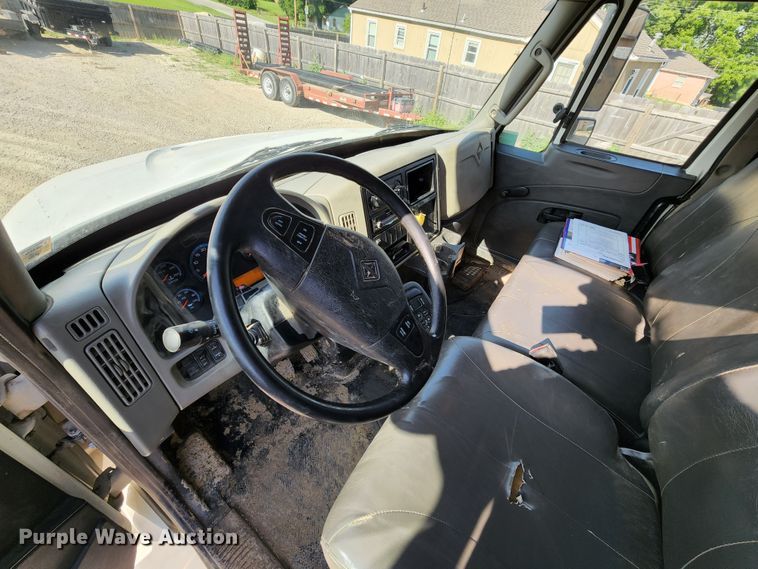 image for item DL6559 2015 International DuraStar 4400  hydrovac truck