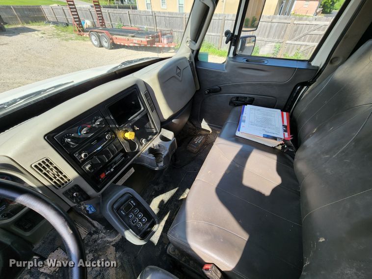 image for item DL6559 2015 International DuraStar 4400  hydrovac truck