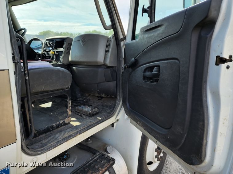 image for item DL6559 2015 International DuraStar 4400  hydrovac truck