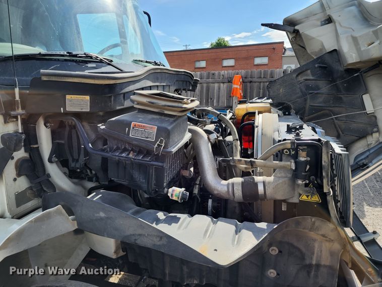 image for item DL6559 2015 International DuraStar 4400  hydrovac truck