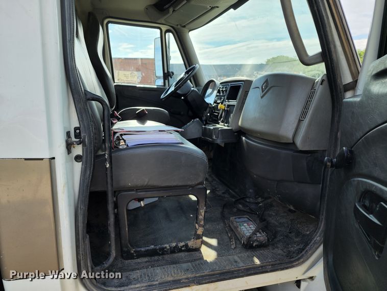 image for item DL6559 2015 International DuraStar 4400  hydrovac truck