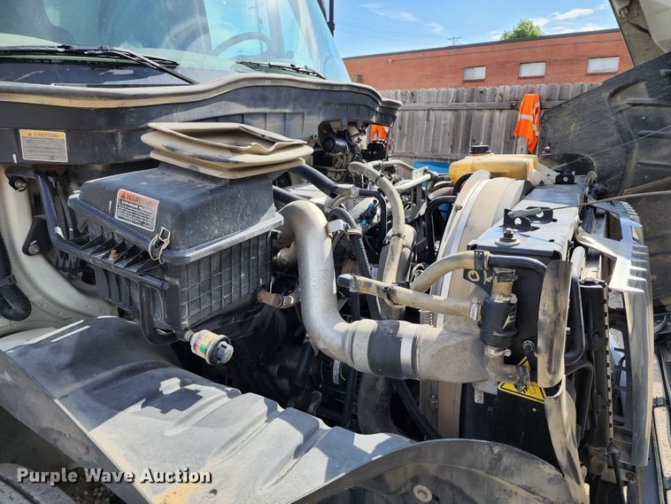 image for item DL6559 2015 International DuraStar 4400  hydrovac truck