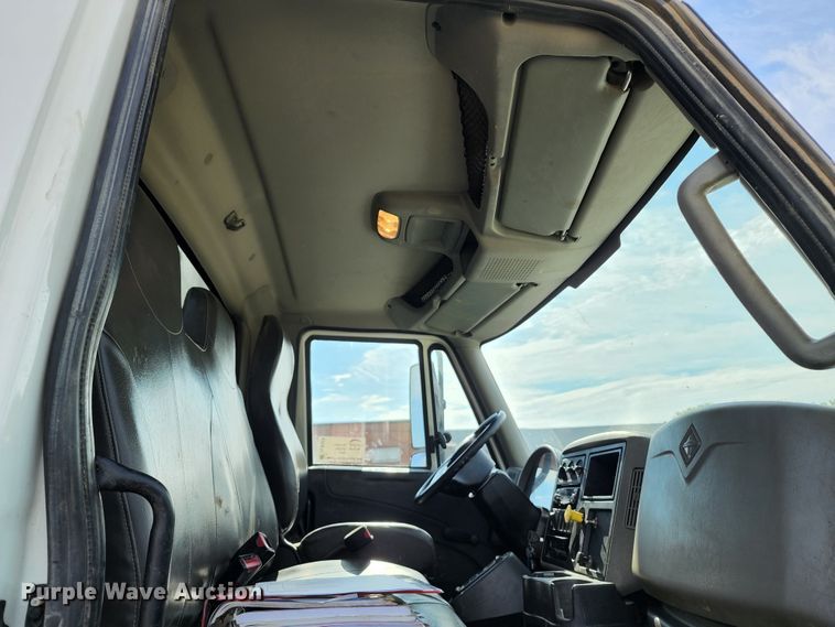 image for item DL6559 2015 International DuraStar 4400  hydrovac truck