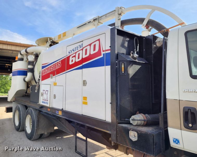 image for item DL6559 2015 International DuraStar 4400  hydrovac truck