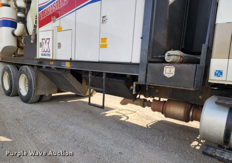 image for item DL6559 2015 International DuraStar 4400  hydrovac truck