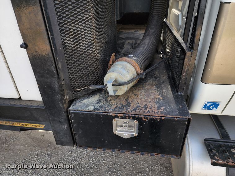 image for item DL6559 2015 International DuraStar 4400  hydrovac truck