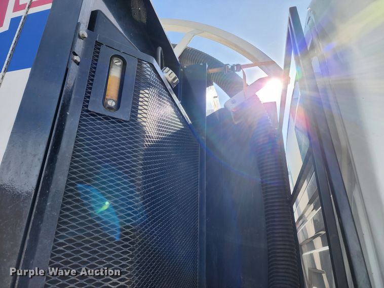 image for item DL6559 2015 International DuraStar 4400  hydrovac truck