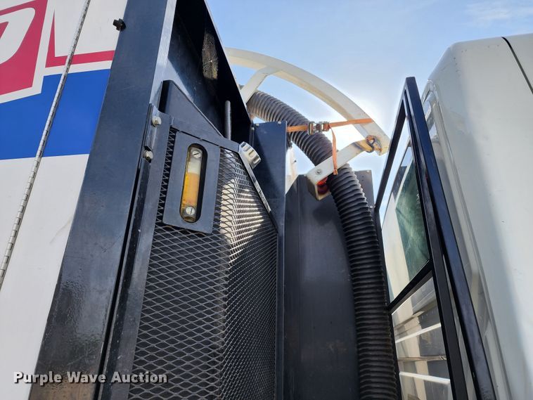 image for item DL6559 2015 International DuraStar 4400  hydrovac truck