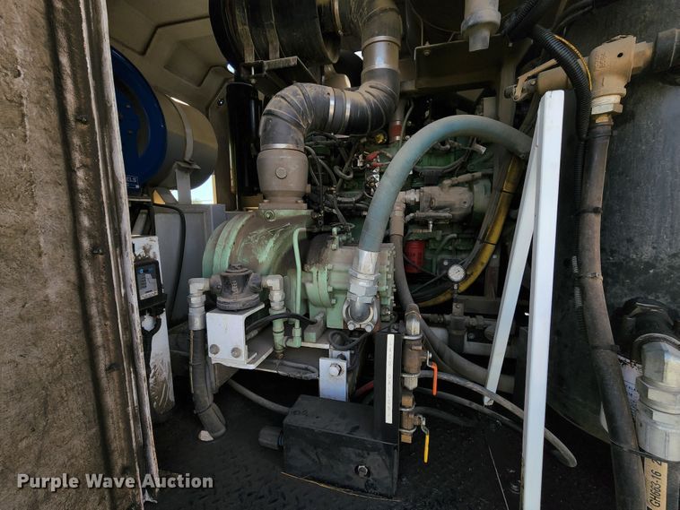 image for item DL6559 2015 International DuraStar 4400  hydrovac truck