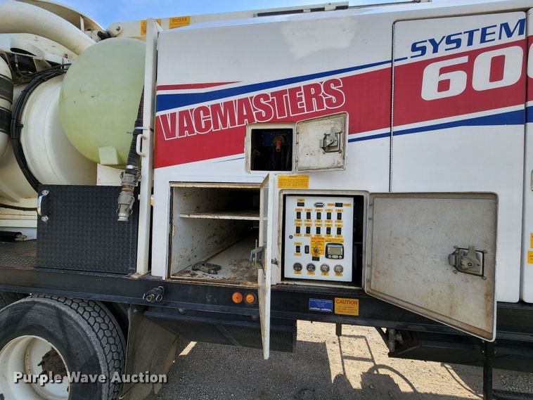 image for item DL6559 2015 International DuraStar 4400  hydrovac truck