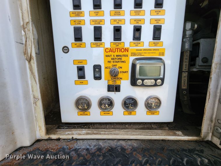 image for item DL6559 2015 International DuraStar 4400  hydrovac truck