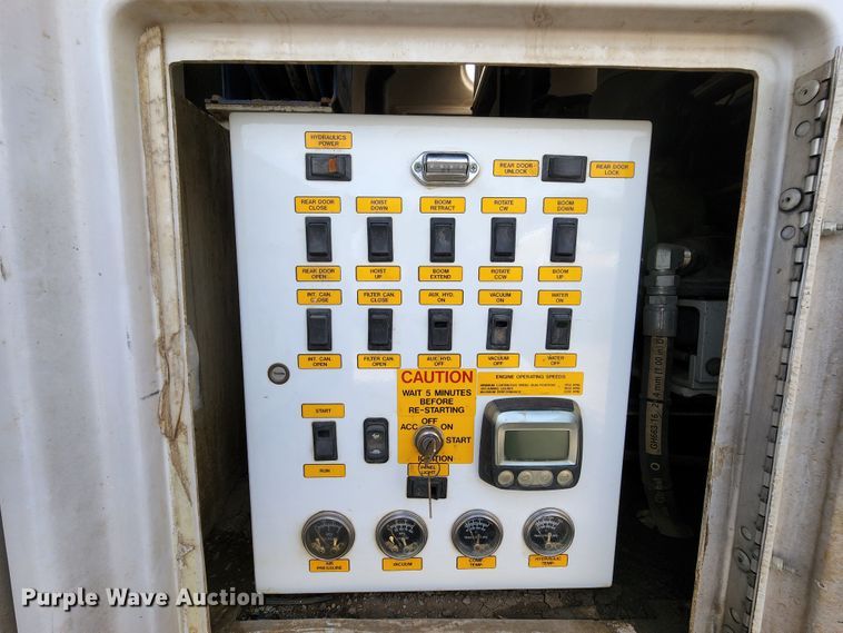 image for item DL6559 2015 International DuraStar 4400  hydrovac truck