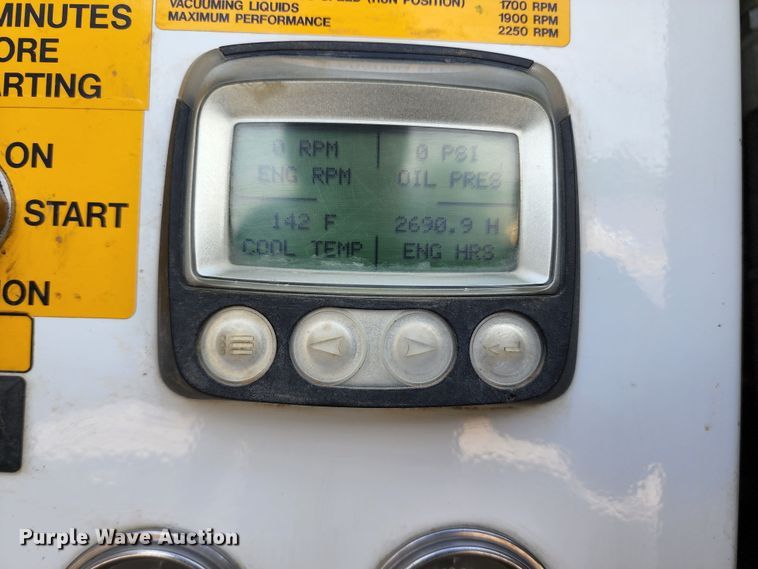 image for item DL6559 2015 International DuraStar 4400  hydrovac truck