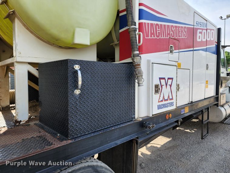 image for item DL6559 2015 International DuraStar 4400  hydrovac truck