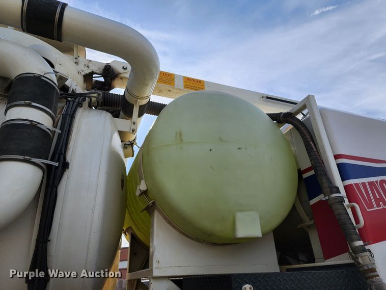 image for item DL6559 2015 International DuraStar 4400  hydrovac truck