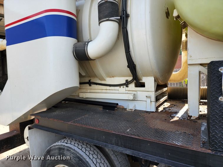 image for item DL6559 2015 International DuraStar 4400  hydrovac truck