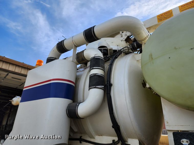 image for item DL6559 2015 International DuraStar 4400  hydrovac truck