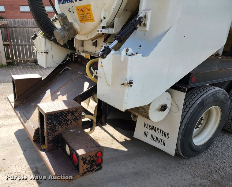 image for item DL6559 2015 International DuraStar 4400  hydrovac truck