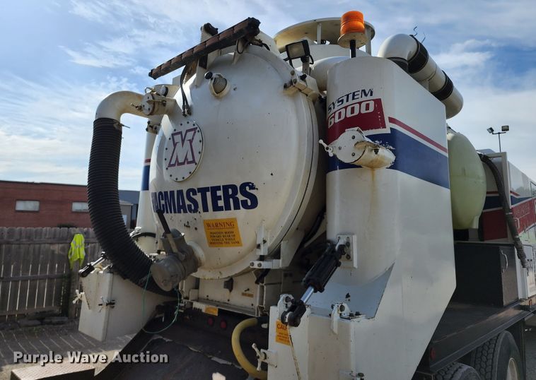 image for item DL6559 2015 International DuraStar 4400  hydrovac truck