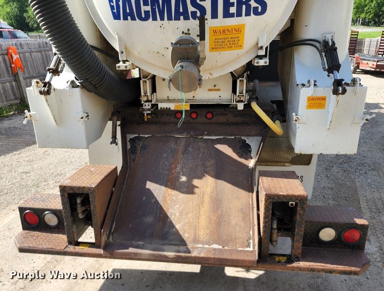 image for item DL6559 2015 International DuraStar 4400  hydrovac truck