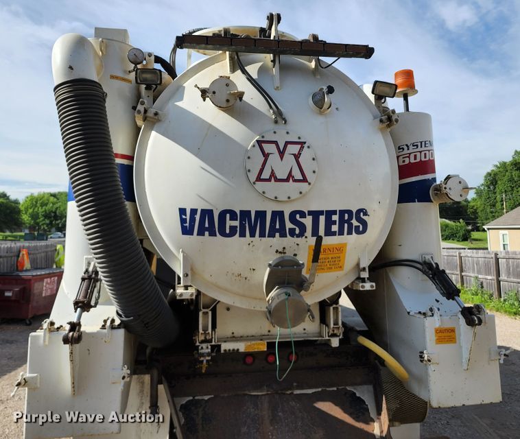 image for item DL6559 2015 International DuraStar 4400  hydrovac truck