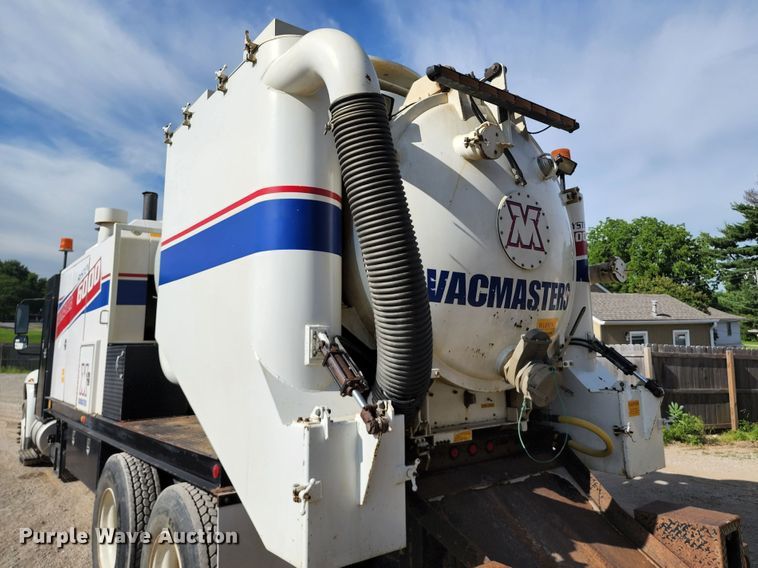image for item DL6559 2015 International DuraStar 4400  hydrovac truck