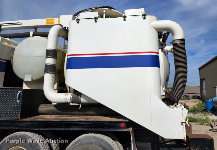 image for item DL6559 2015 International DuraStar 4400  hydrovac truck