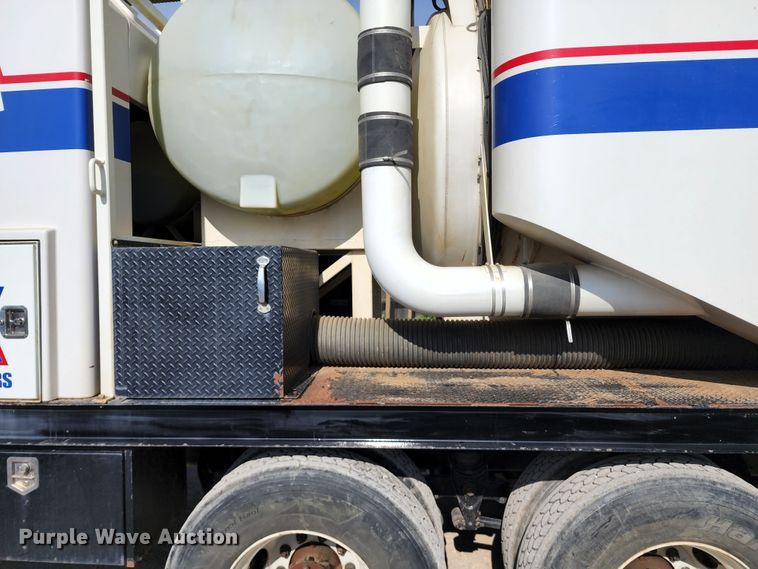 image for item DL6559 2015 International DuraStar 4400  hydrovac truck