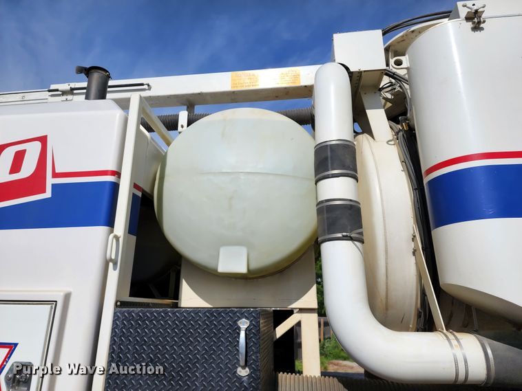 image for item DL6559 2015 International DuraStar 4400  hydrovac truck