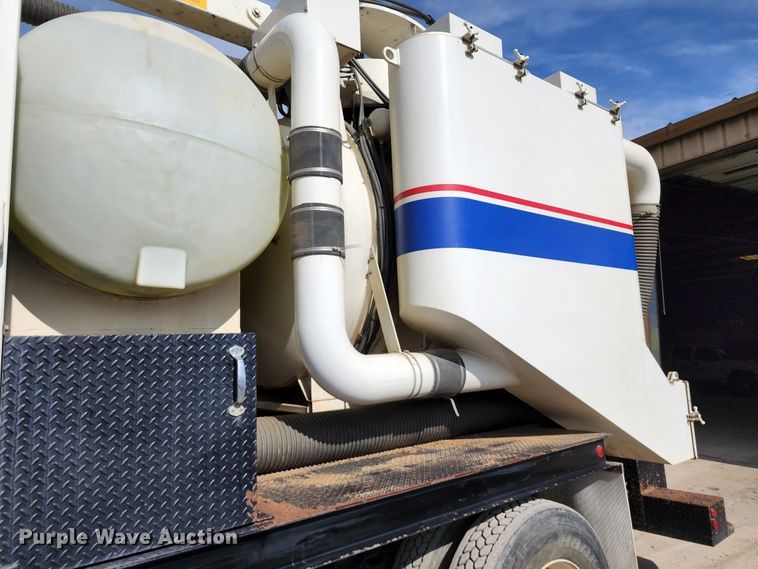 image for item DL6559 2015 International DuraStar 4400  hydrovac truck