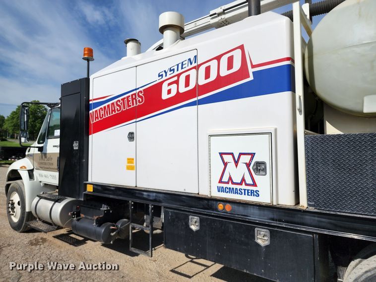 image for item DL6559 2015 International DuraStar 4400  hydrovac truck