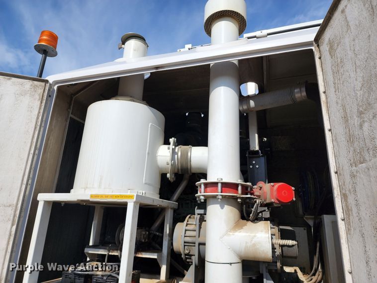 image for item DL6559 2015 International DuraStar 4400  hydrovac truck