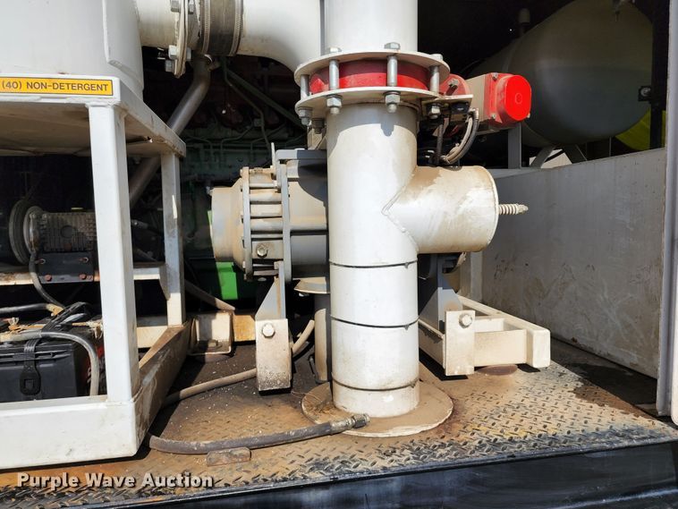 image for item DL6559 2015 International DuraStar 4400  hydrovac truck