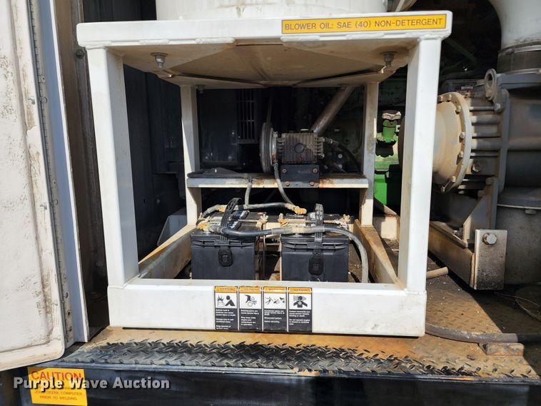 image for item DL6559 2015 International DuraStar 4400  hydrovac truck