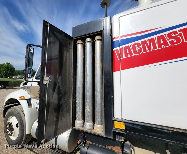 image for item DL6559 2015 International DuraStar 4400  hydrovac truck
