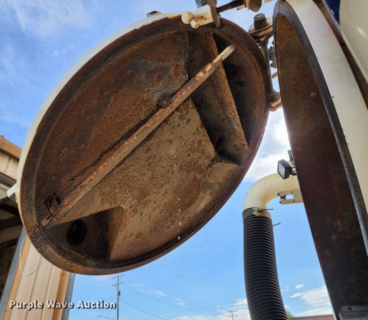 image for item DL6559 2015 International DuraStar 4400  hydrovac truck