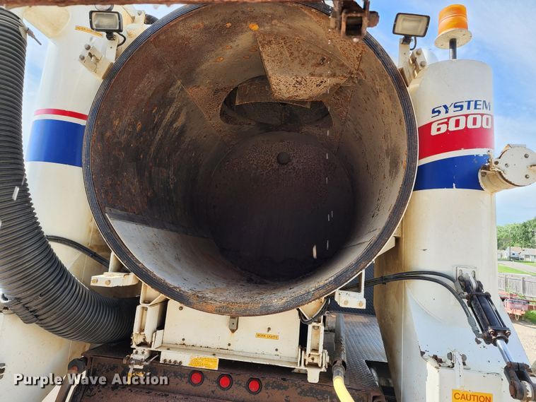 image for item DL6559 2015 International DuraStar 4400  hydrovac truck