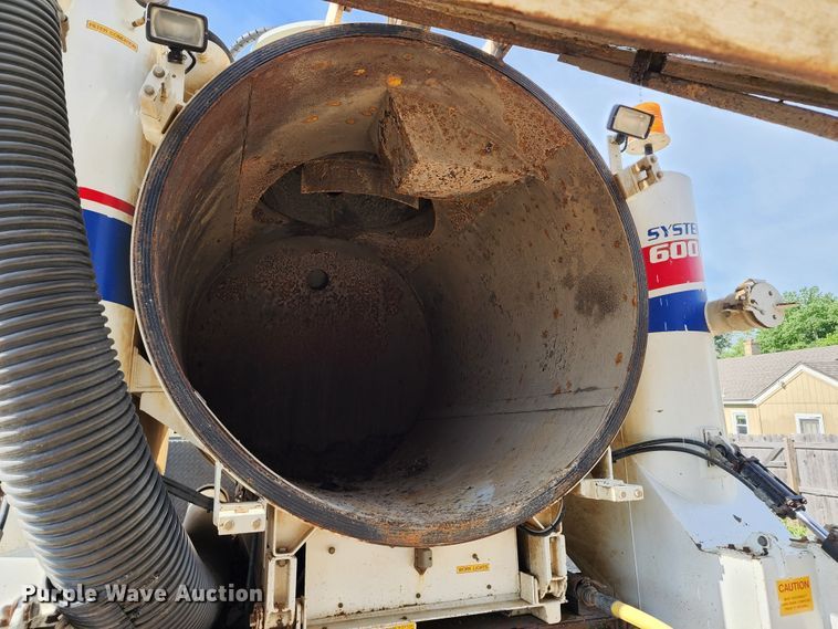 image for item DL6559 2015 International DuraStar 4400  hydrovac truck