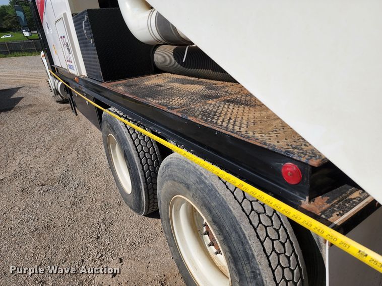 image for item DL6559 2015 International DuraStar 4400  hydrovac truck