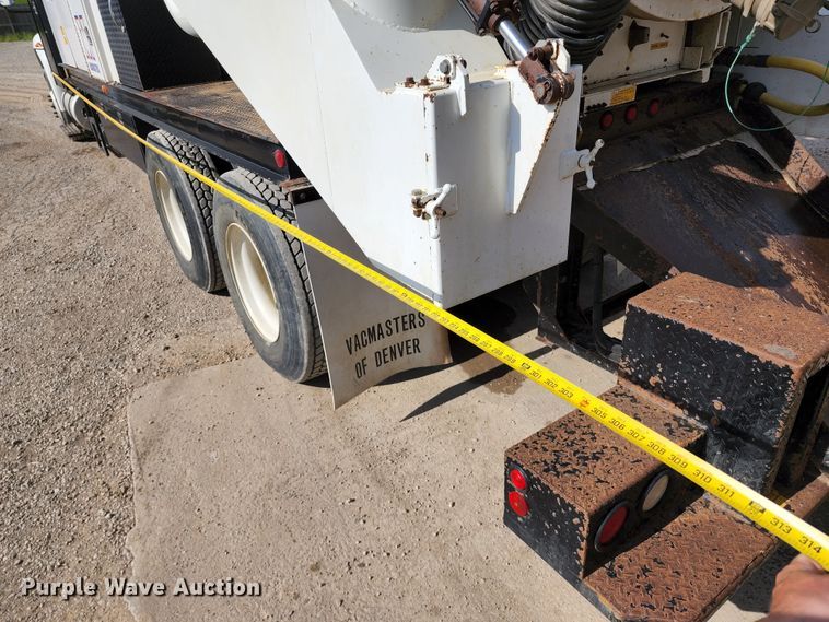 image for item DL6559 2015 International DuraStar 4400  hydrovac truck