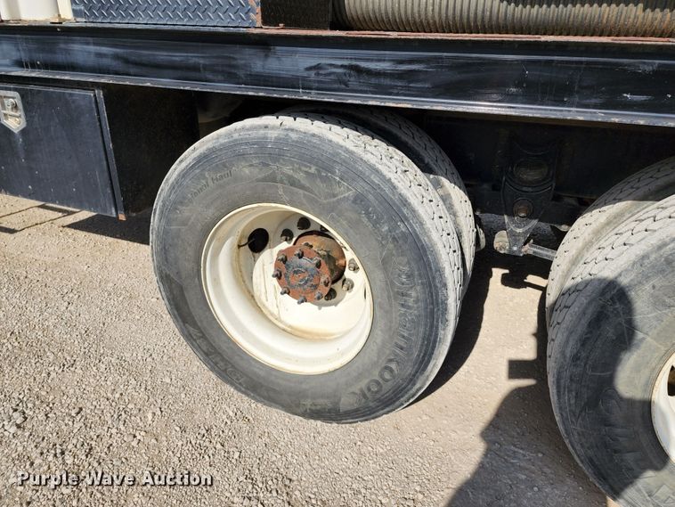 image for item DL6559 2015 International DuraStar 4400  hydrovac truck