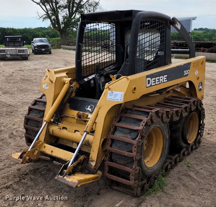 2006 John Deere 320 skid steer loader in Chilhowee, MO Item DL6572